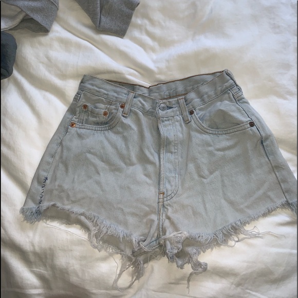 LEVI’s 501 high waist shorts, light wash - Picture 3 of 7